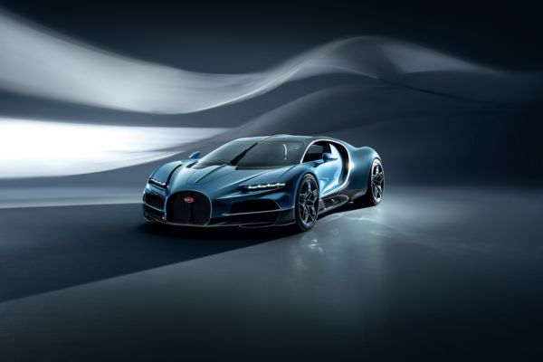 Profil avant de la Bugatti Tourbillon, supercar hybride de luxe