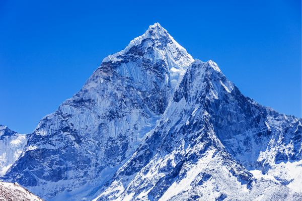 Photo d'illustration du mont Everest, plus haut sommet du monde, prise par André X